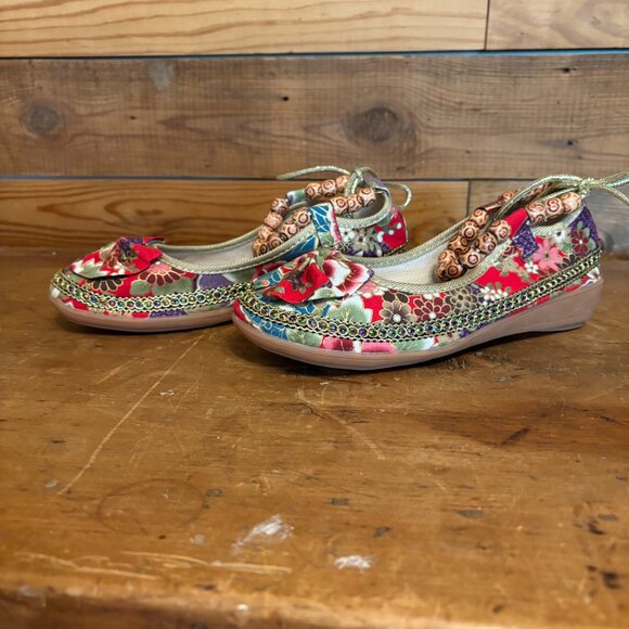 Floral Flats Size 7 - Picture 2 of 7